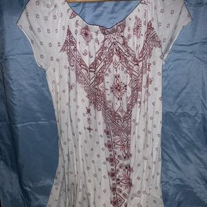 Off the shoulders women’s tee